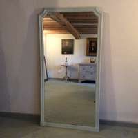A French dressing mirror