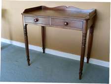 A ladies 19thC writing table