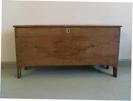 A small early 19thC six plank coffer