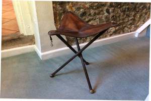 A military campaign stool