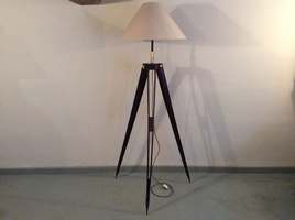 Theodolite stand lamp