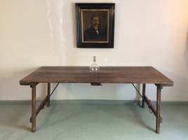 A French trestle table