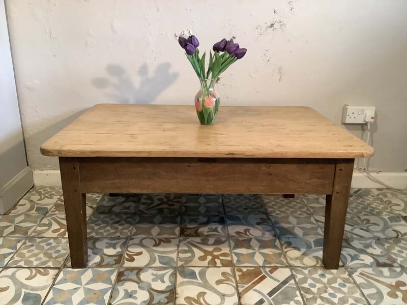 A French coffee table